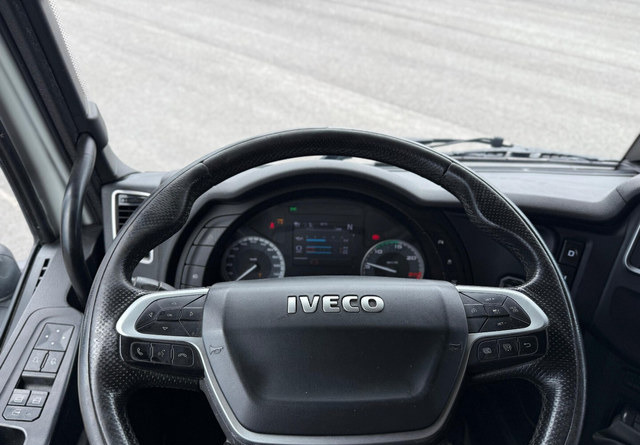 Tractor unit Iveco S-Way 460 LNG 6x2: picture 13