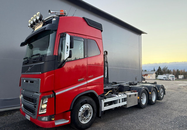 VolvoFH16 750 8X4 - Hook lift truck: picture 1 VolvoFH16 750 8X4 - Hook lift truck: picture 1