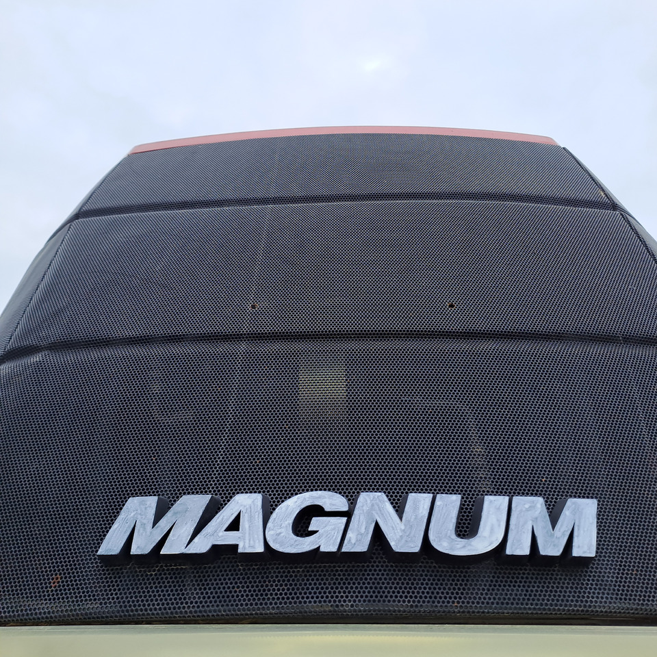 Farm tractor CASE MAGNUM 280: picture 15
