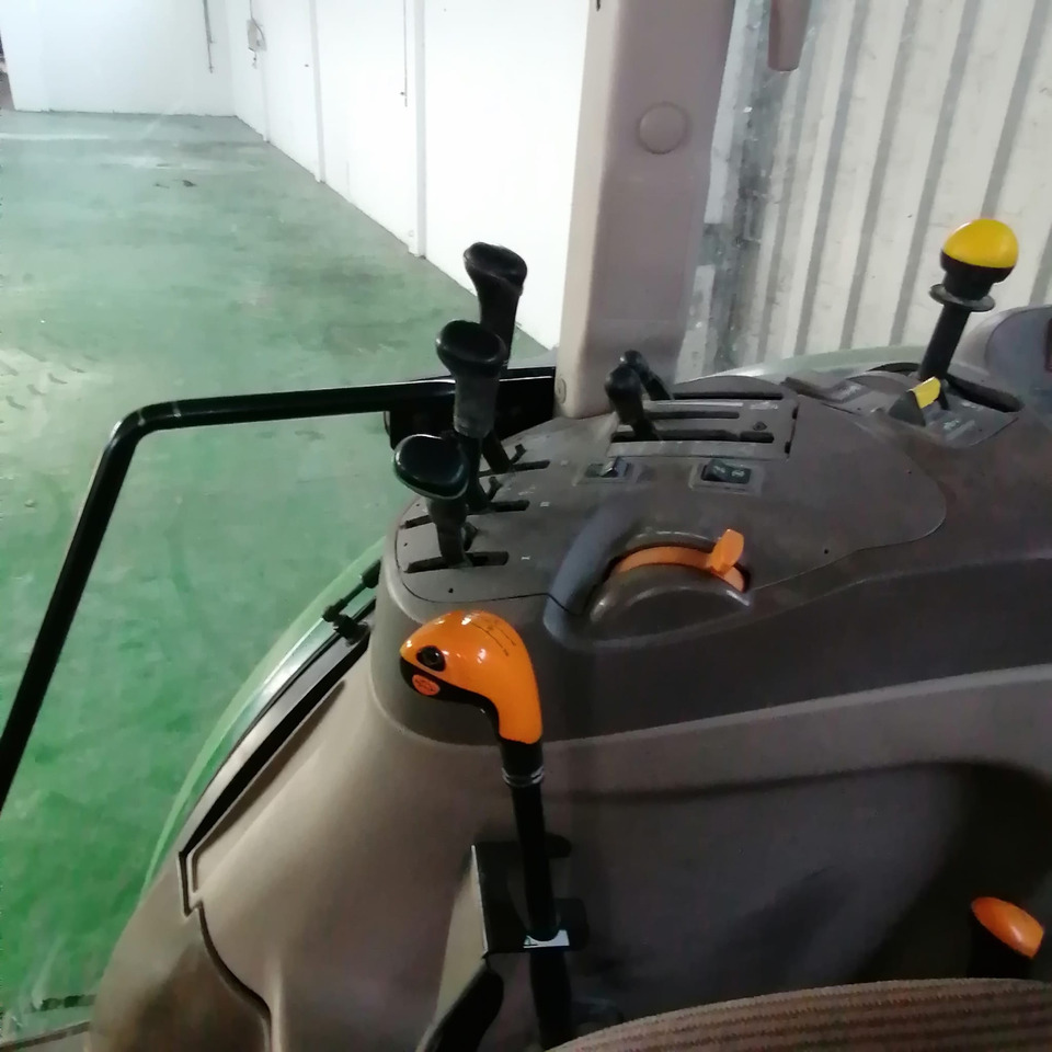 JOHN DEERE 5070 M - Farm tractor: picture 4 JOHN DEERE 5070 M - Farm tractor: picture 4