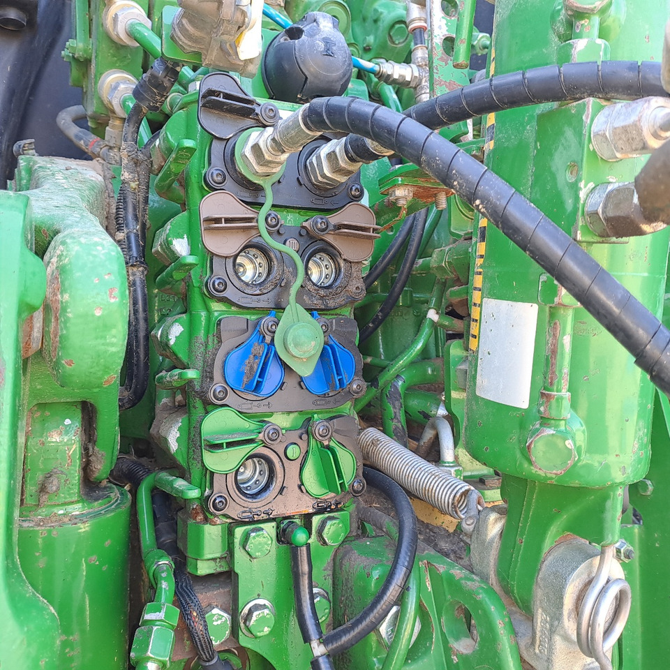 JOHN DEERE 6215R - ASTA AGRIBERTOCCHI - Farm tractor: picture 5 JOHN DEERE 6215R - ASTA AGRIBERTOCCHI - Farm tractor: picture 5