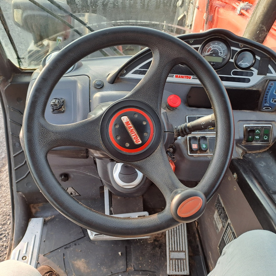 Telescopic handler MANITOU MLT935H: picture 9