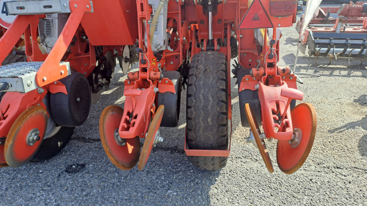 Leasing of SEMINATRICE DI PRECISIONE GASPARDO RENATA 8 ROWS SEMINATRICE DI PRECISIONE GASPARDO RENATA 8 ROWS: picture 7 Leasing of SEMINATRICE DI PRECISIONE GASPARDO RENATA 8 ROWS SEMINATRICE DI PRECISIONE GASPARDO RENATA 8 ROWS: picture 7