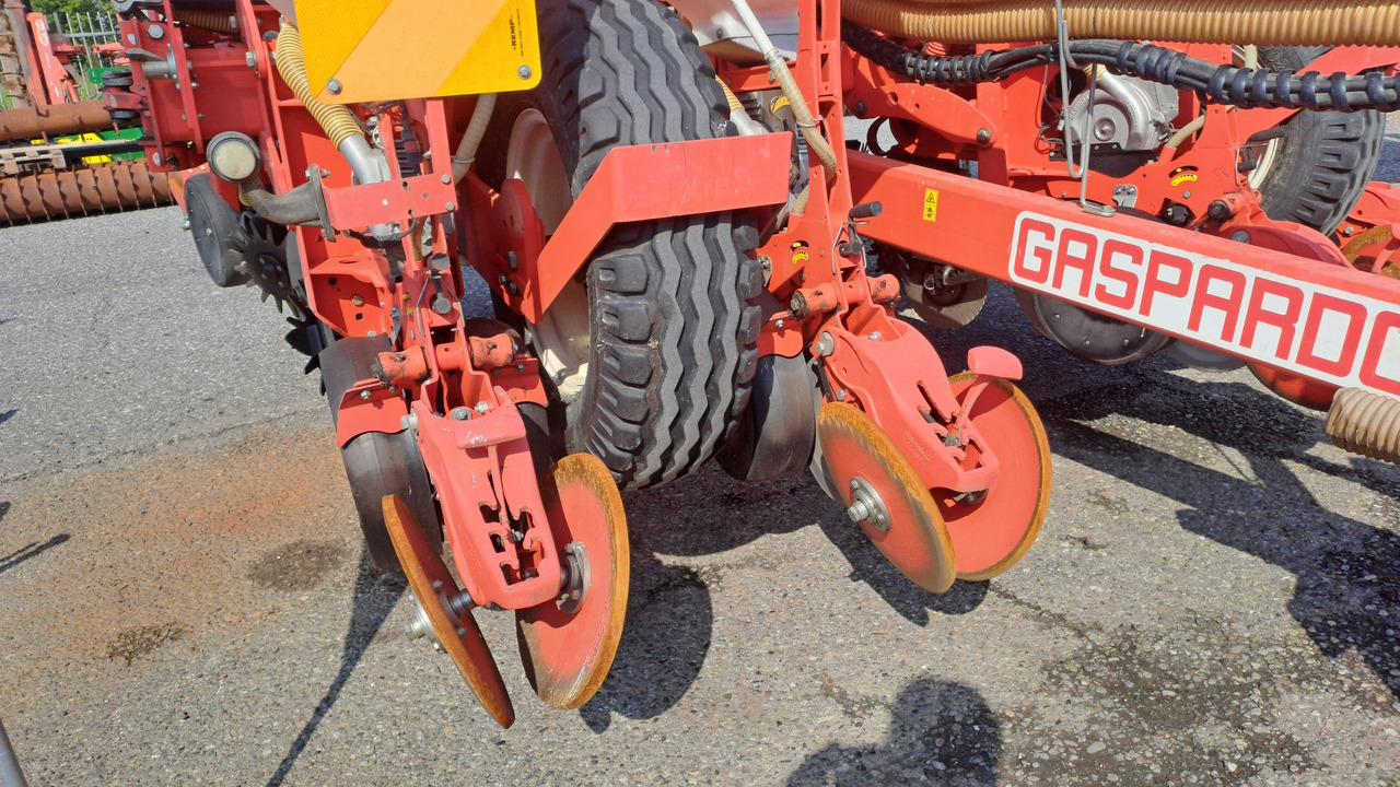 Leasing of SEMINATRICE DI PRECISIONE GASPARDO RENATA 8 ROWS SEMINATRICE DI PRECISIONE GASPARDO RENATA 8 ROWS: picture 8 Leasing of SEMINATRICE DI PRECISIONE GASPARDO RENATA 8 ROWS SEMINATRICE DI PRECISIONE GASPARDO RENATA 8 ROWS: picture 8