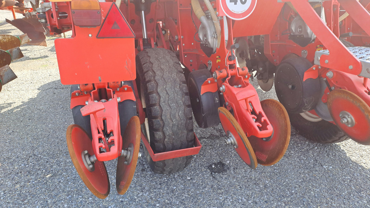 Leasing of SEMINATRICE DI PRECISIONE GASPARDO RENATA 8 ROWS SEMINATRICE DI PRECISIONE GASPARDO RENATA 8 ROWS: picture 6 Leasing of SEMINATRICE DI PRECISIONE GASPARDO RENATA 8 ROWS SEMINATRICE DI PRECISIONE GASPARDO RENATA 8 ROWS: picture 6