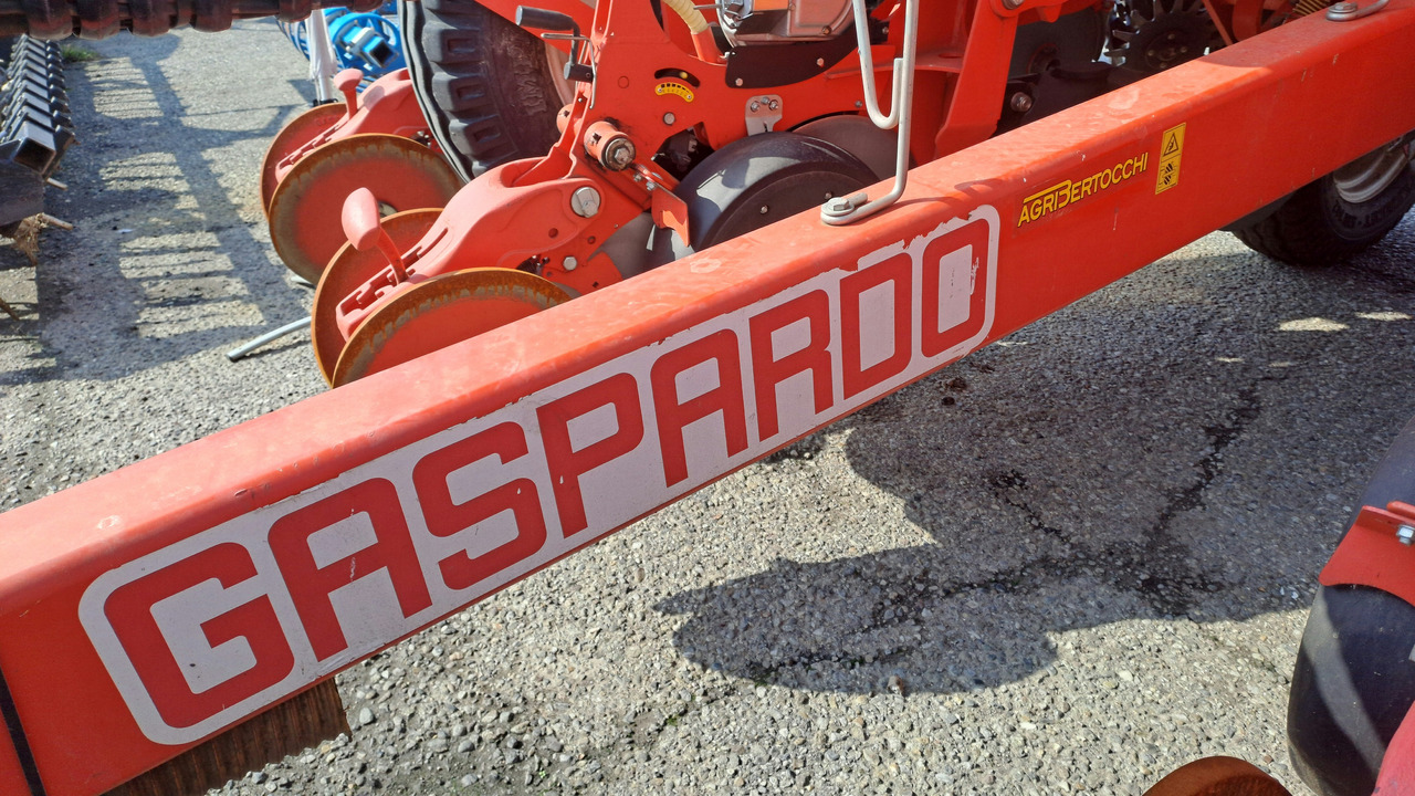 SEMINATRICE DI PRECISIONE GASPARDO RENATA 8 ROWS - Precision sowing machine: picture 3 SEMINATRICE DI PRECISIONE GASPARDO RENATA 8 ROWS - Precision sowing machine: picture 3