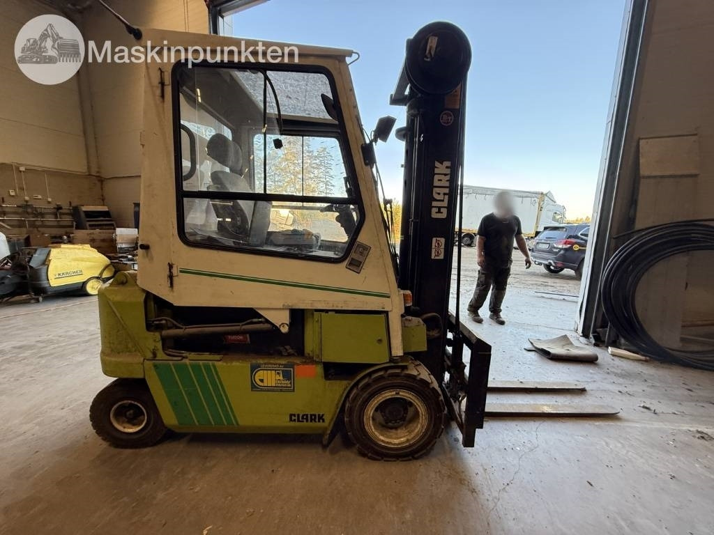 Clark CEM 25  - Diesel forklift: picture 5 Clark CEM 25  - Diesel forklift: picture 5