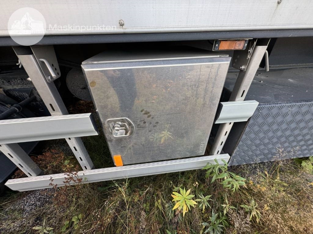 Closed box semi-trailer HFR 1 axlad semitrailer med truck!: picture 41