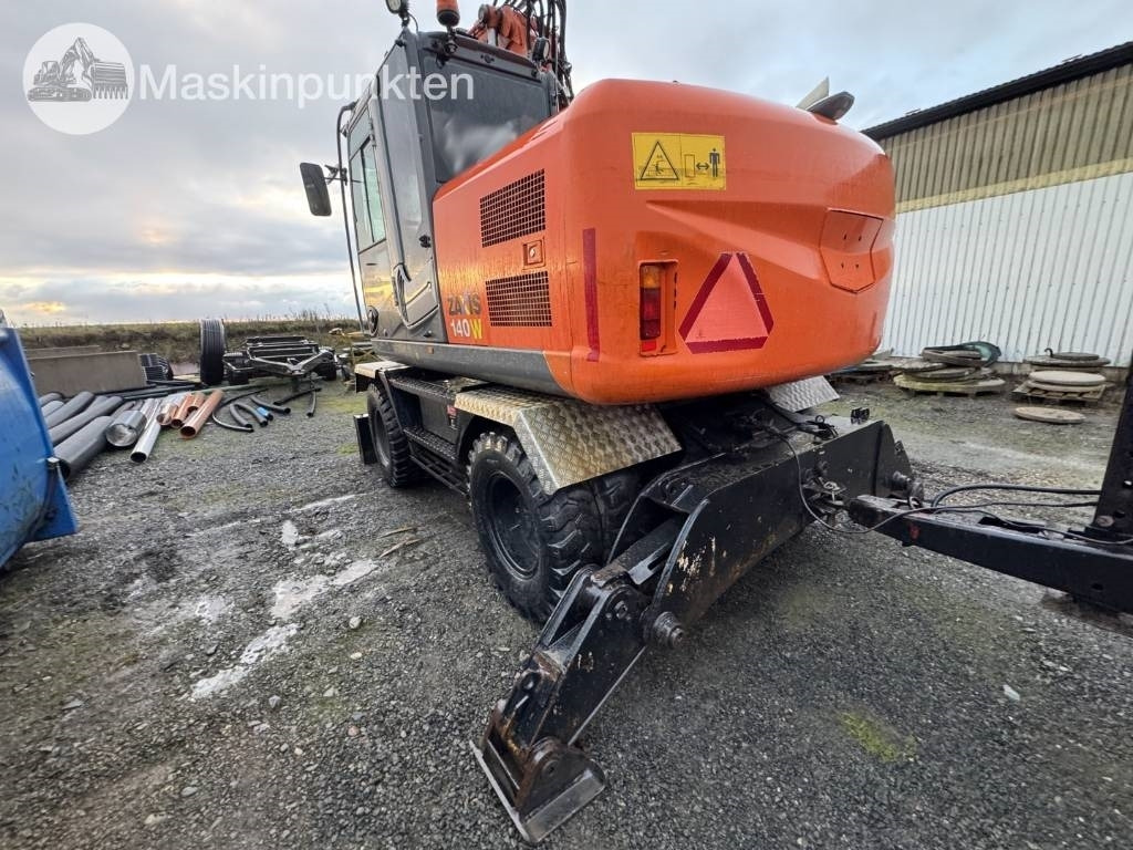 Hitachi ZX 140 W-3 Med vagn och redskap! - Wheel excavator: picture 2 Hitachi ZX 140 W-3 Med vagn och redskap! - Wheel excavator: picture 2