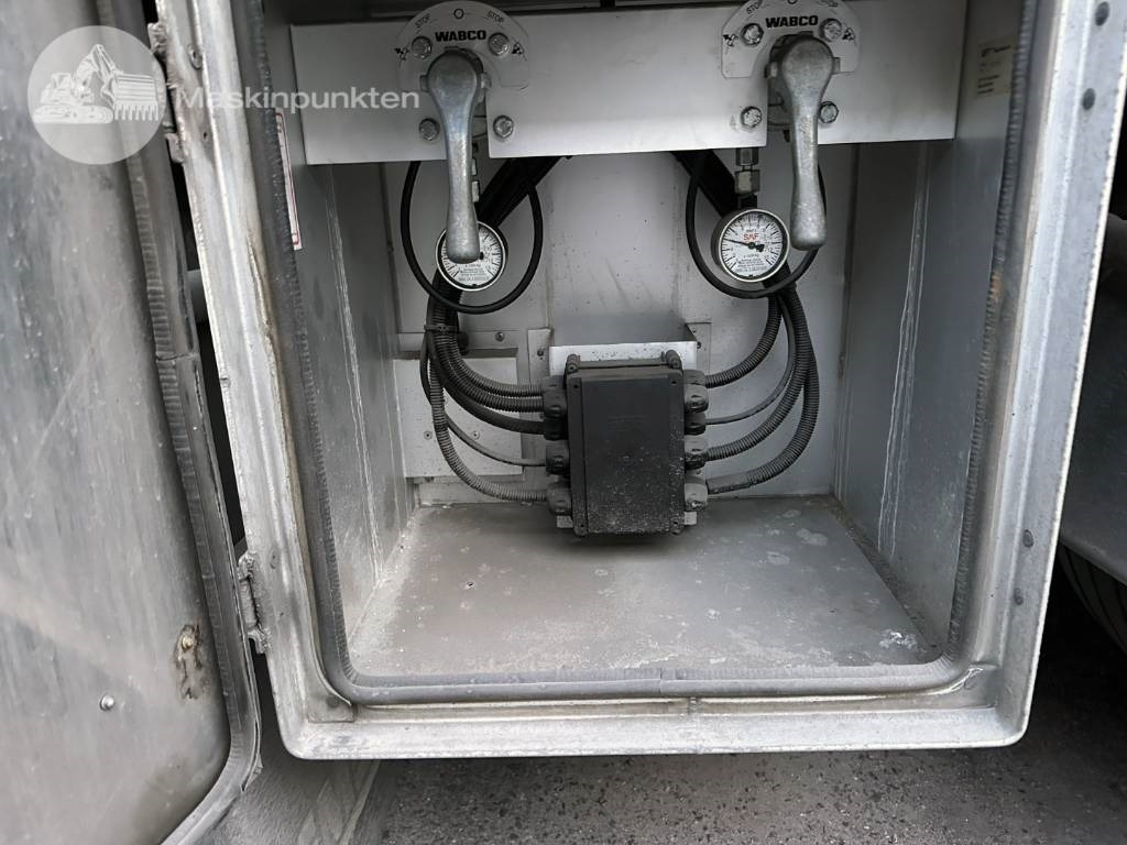 Closed box trailer Limetec VPU 438: picture 35