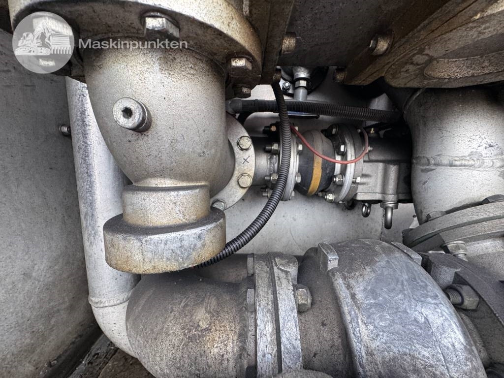 Tank truck MAN TGS 26.480: picture 50