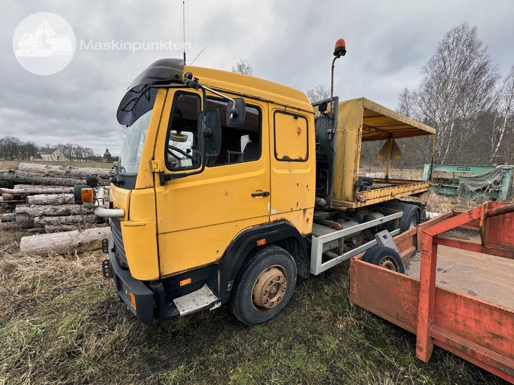 Mercedes-Benz 1117 L - Hook lift truck: picture 2 Mercedes-Benz 1117 L - Hook lift truck: picture 2