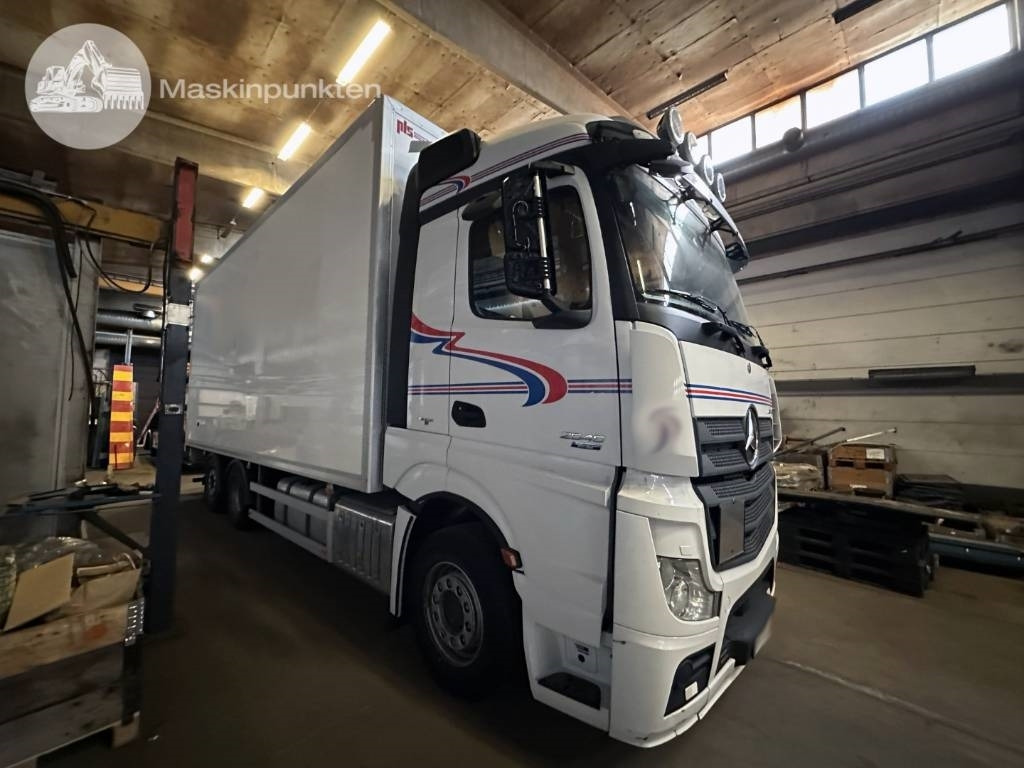 Mercedes-Benz Actros 2545 - Box truck: picture 2 Mercedes-Benz Actros 2545 - Box truck: picture 2