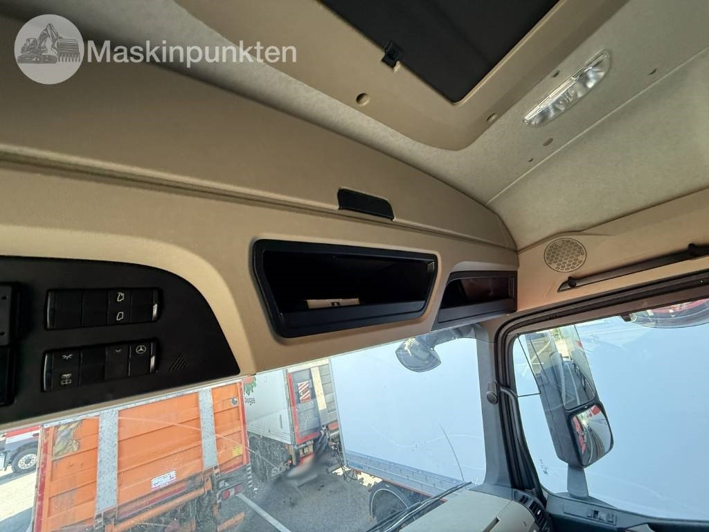 Refrigerator truck Mercedes-Benz Actros 2551: picture 24 Refrigerator truck Mercedes-Benz Actros 2551: picture 24