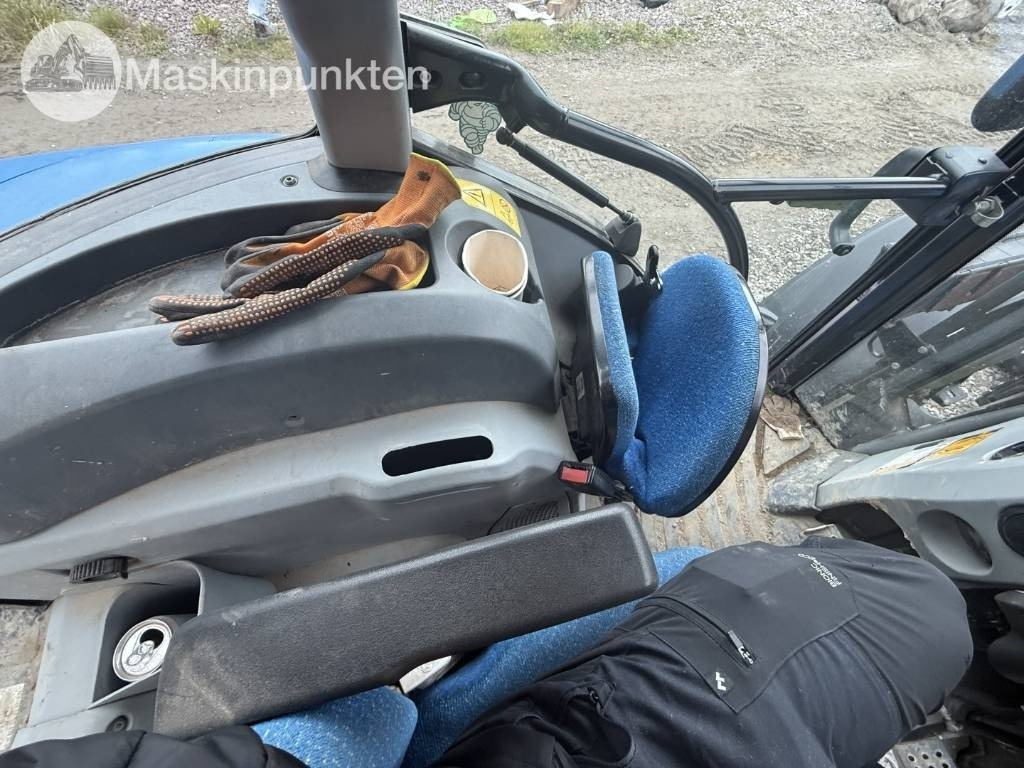 Farm tractor New Holland T 5.95: picture 13 Farm tractor New Holland T 5.95: picture 13