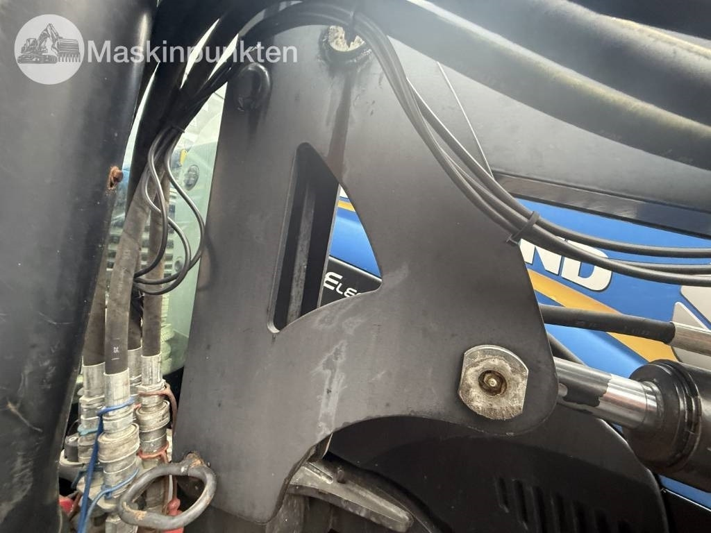 Farm tractor New Holland T 5.95: picture 44 Farm tractor New Holland T 5.95: picture 44