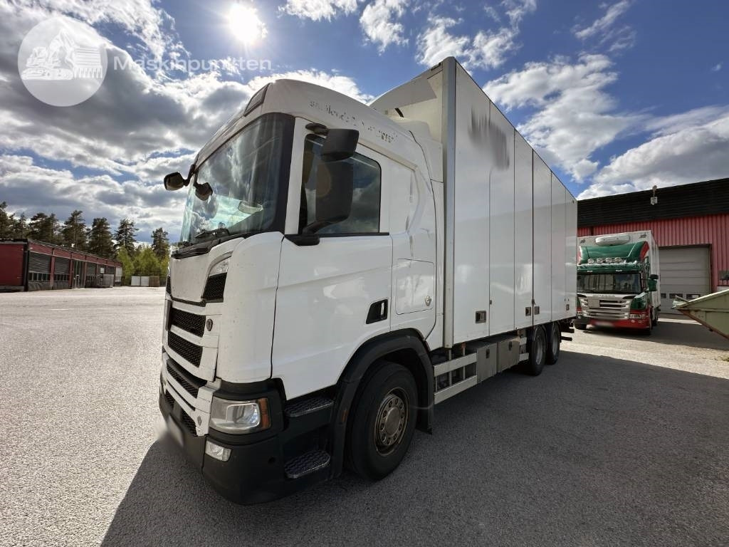 Scania R 520  - Box truck: picture 2 Scania R 520  - Box truck: picture 2