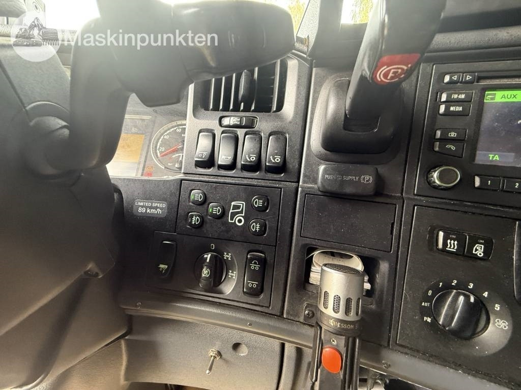 Cab chassis truck Scania R 580: picture 20