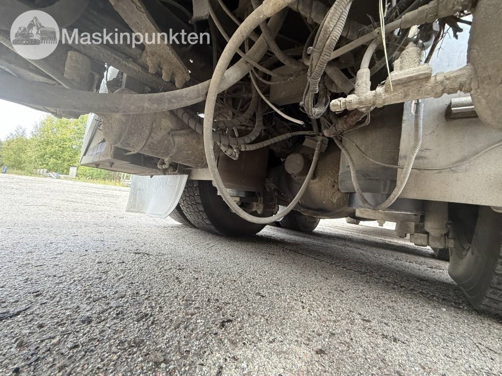Cab chassis truck Scania R 580: picture 45