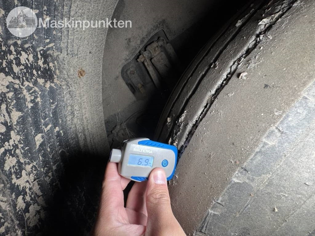 Volvo FH 12 - Tractor unit: picture 5 Volvo FH 12 - Tractor unit: picture 5