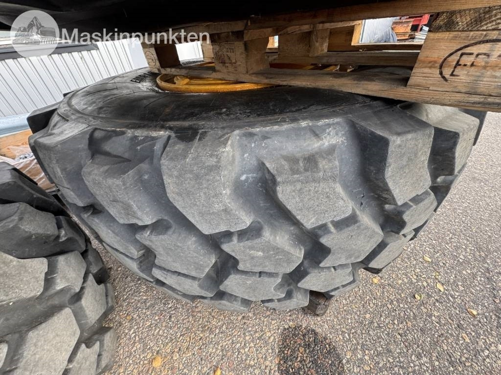 Trelleborg EMR1030 - Tire for Construction machinery: picture 2 Trelleborg EMR1030 - Tire for Construction machinery: picture 2