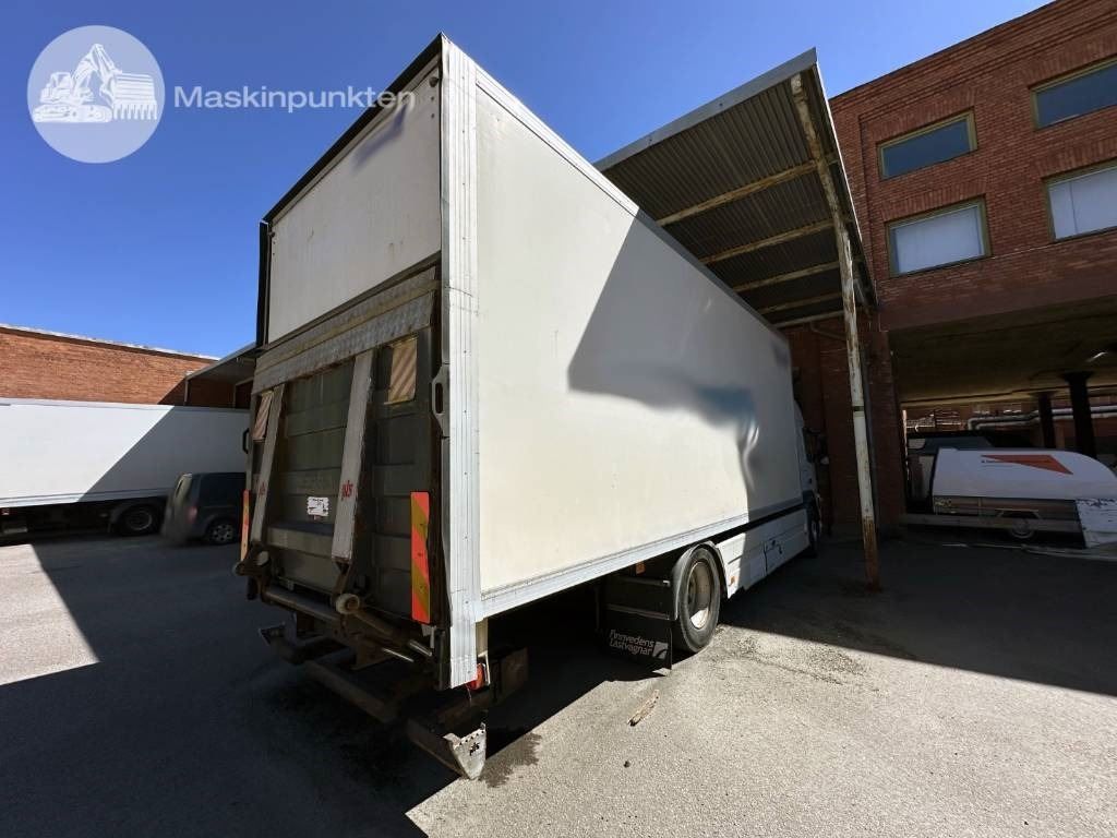 Volvo FM 300  - Box truck: picture 5 Volvo FM 300  - Box truck: picture 5