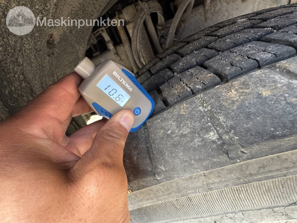 Volvo FM 440 CAMELEONT + BERFLAK + BETONGBLANDARE - Container transporter/ Swap body truck: picture 5 Volvo FM 440 CAMELEONT + BERFLAK + BETONGBLANDARE - Container transporter/ Swap body truck: picture 5