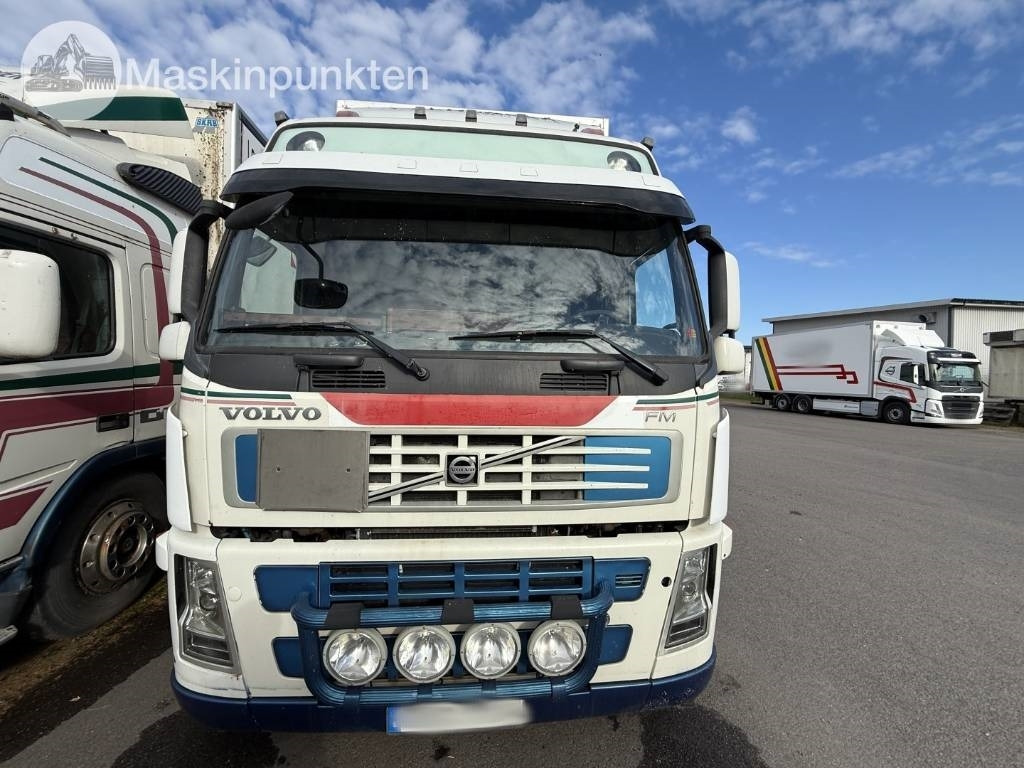 Volvo FM 440 - Box truck: picture 2 Volvo FM 440 - Box truck: picture 2