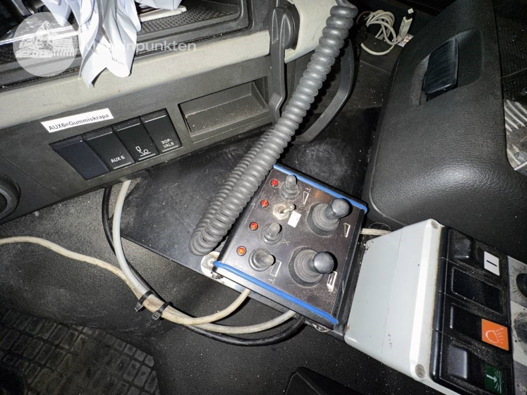 Container transporter/ Swap body truck Volvo FM 460 LAXO TMA: picture 25