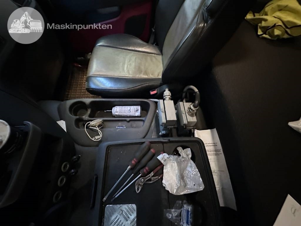 Container transporter/ Swap body truck Volvo FM 460 LAXO TMA: picture 28