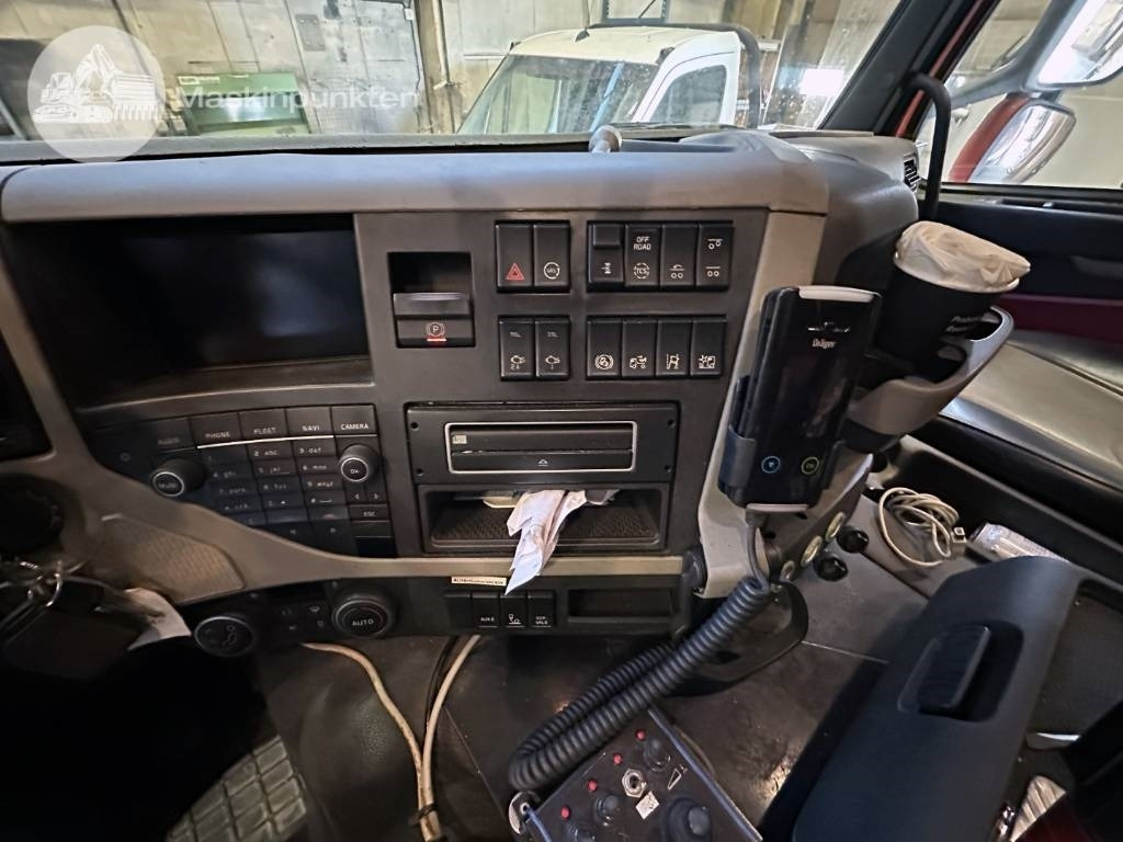 Container transporter/ Swap body truck Volvo FM 460 LAXO TMA: picture 24