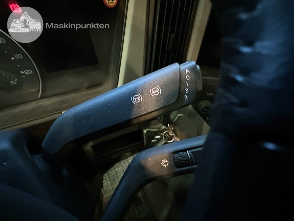 Container transporter/ Swap body truck Volvo FM 460 LAXO TMA: picture 20