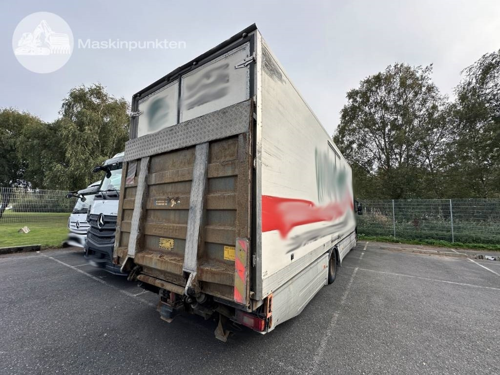 Volvo FM 9 300  - Box truck: picture 4 Volvo FM 9 300  - Box truck: picture 4