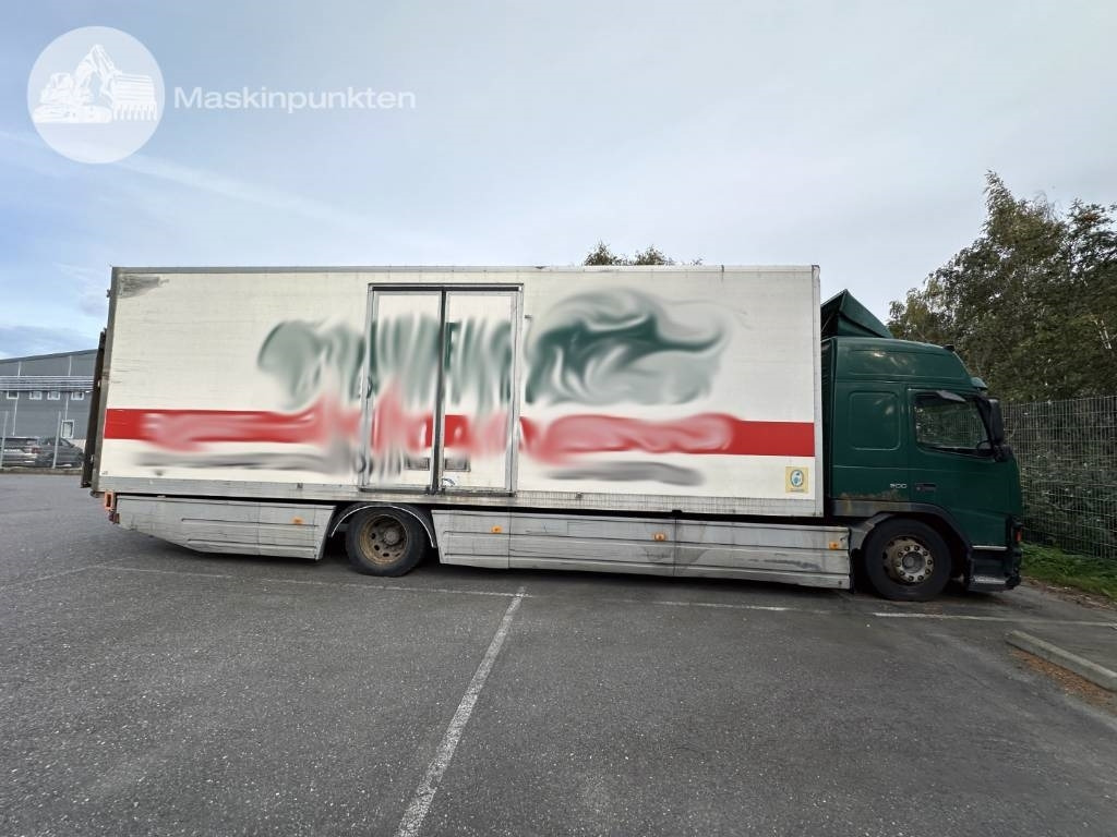 Volvo FM 9 300  - Box truck: picture 3 Volvo FM 9 300  - Box truck: picture 3