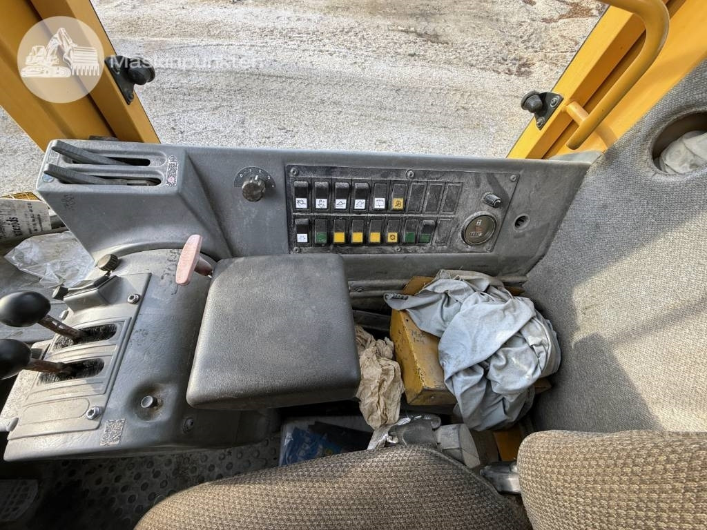 Wheel loader Volvo L 120 C: picture 10