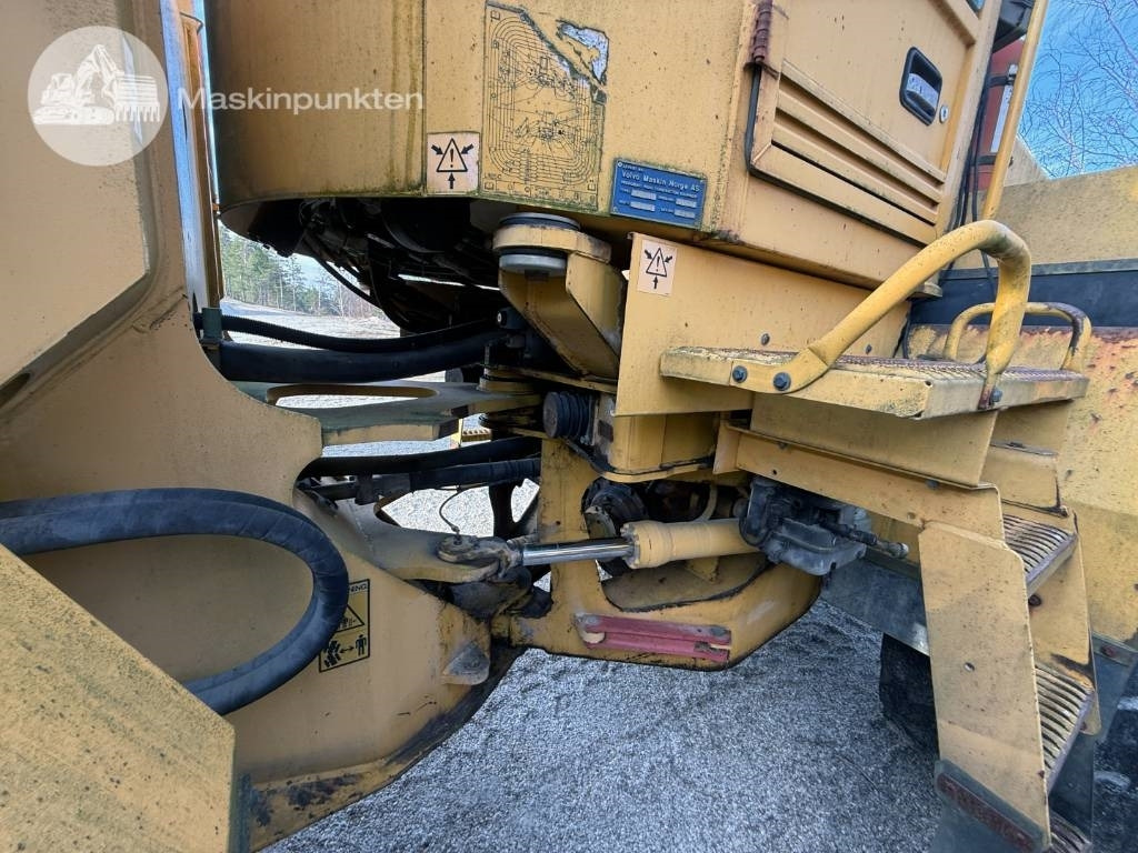 Wheel loader Volvo L 120 C: picture 25