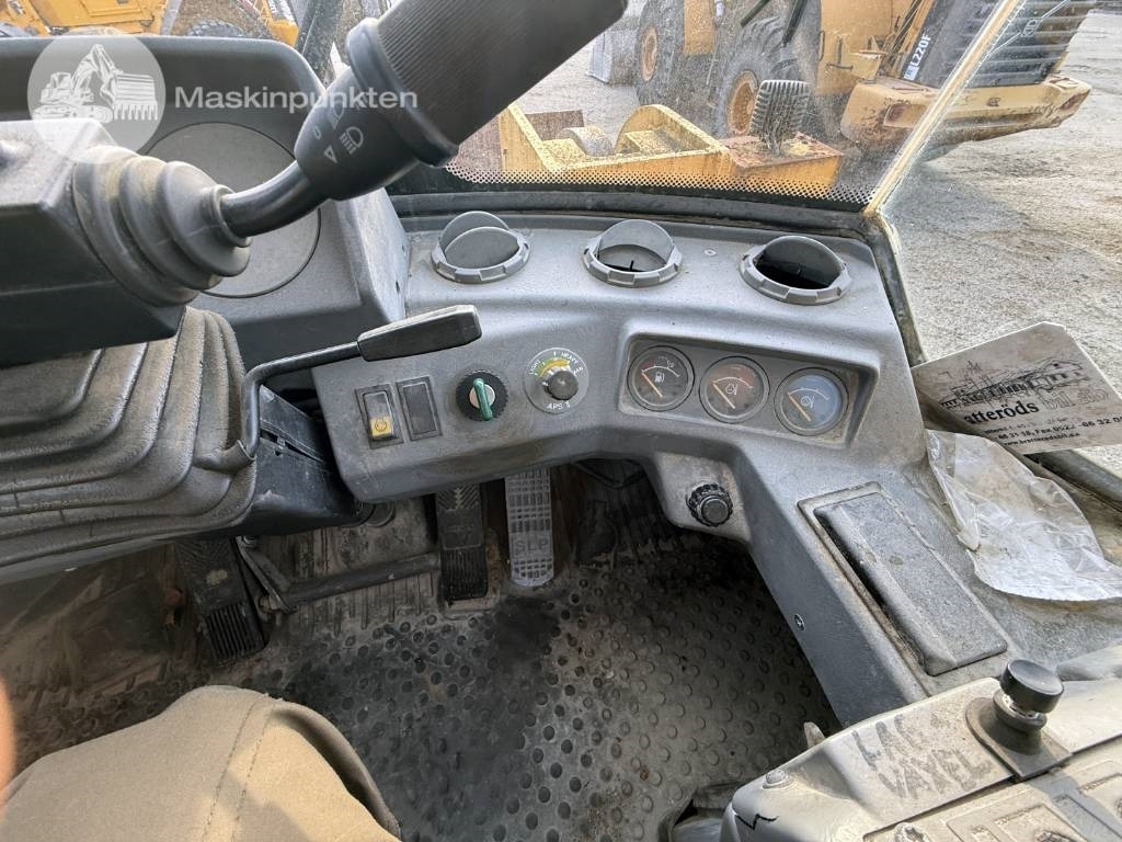 Wheel loader Volvo L 120 C: picture 13