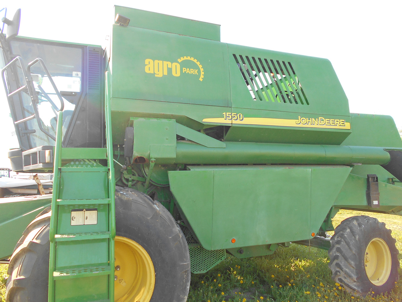 John Deere 1550 - Combine harvester: picture 2 John Deere 1550 - Combine harvester: picture 2