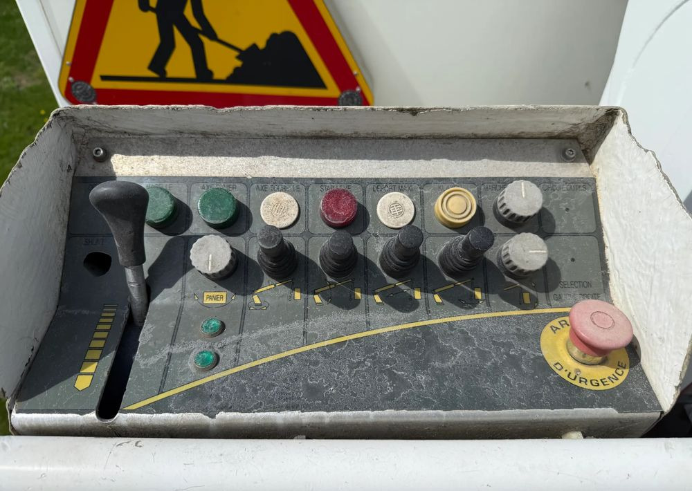 Leasing of Renault MIDLUM 180 DCI 18 M WINDA FRANCE ELEVATEUR Renault MIDLUM 180 DCI 18 M WINDA FRANCE ELEVATEUR: picture 9 Leasing of Renault MIDLUM 180 DCI 18 M WINDA FRANCE ELEVATEUR Renault MIDLUM 180 DCI 18 M WINDA FRANCE ELEVATEUR: picture 9