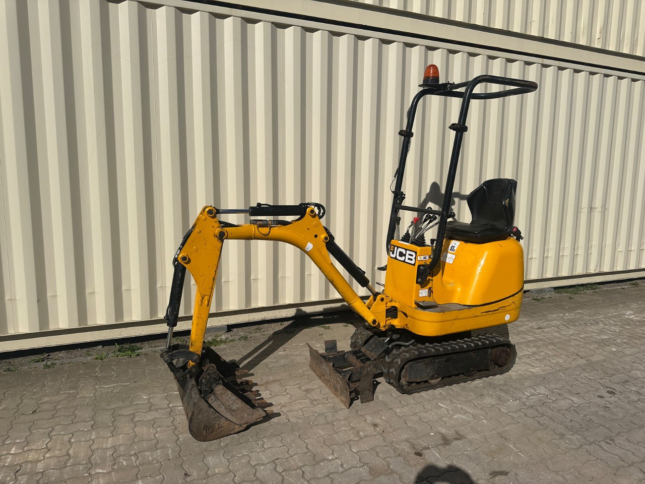 JCB 8008 CTS, 2021 BJ, 972 BH, 3 x Löffel - Mini excavator: picture 1 JCB 8008 CTS, 2021 BJ, 972 BH, 3 x Löffel - Mini excavator: picture 1