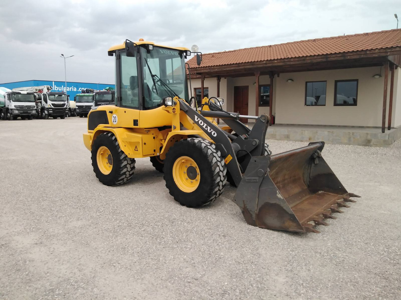 VOLVO L30G - Wheel loader: picture 1 VOLVO L30G - Wheel loader: picture 1