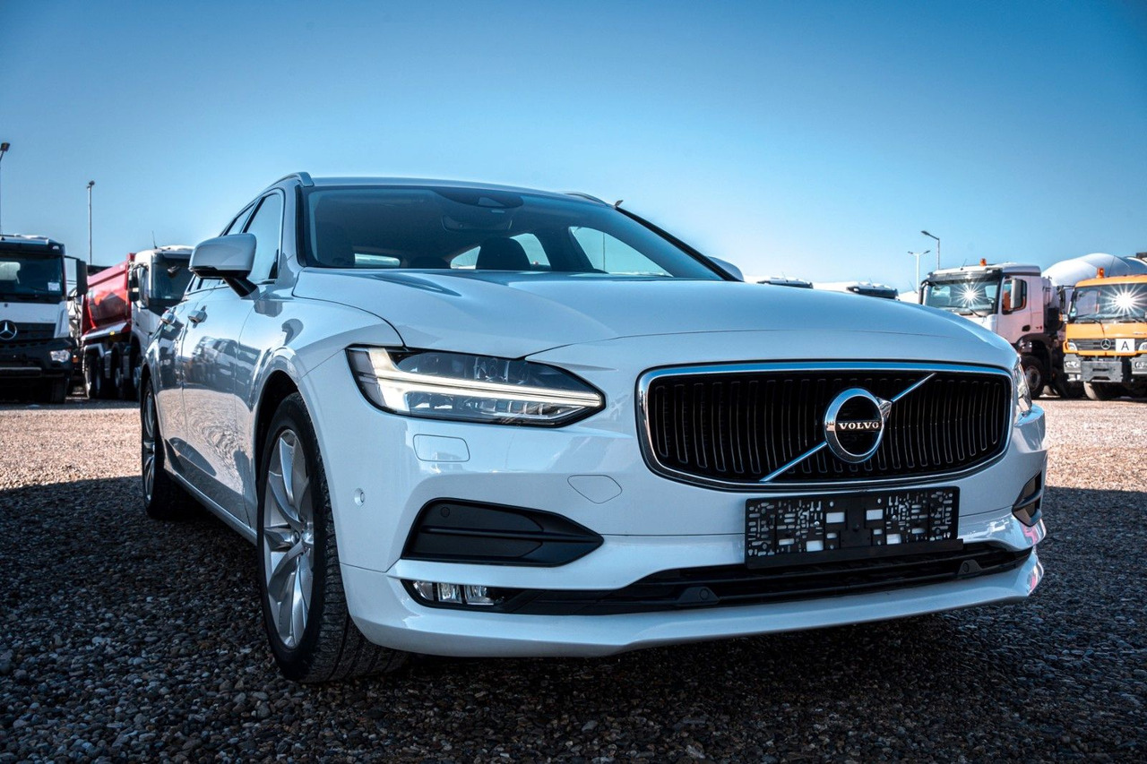 Volvo V90 D4 Momentum 2.0D - Station wagon: picture 4 Volvo V90 D4 Momentum 2.0D - Station wagon: picture 4