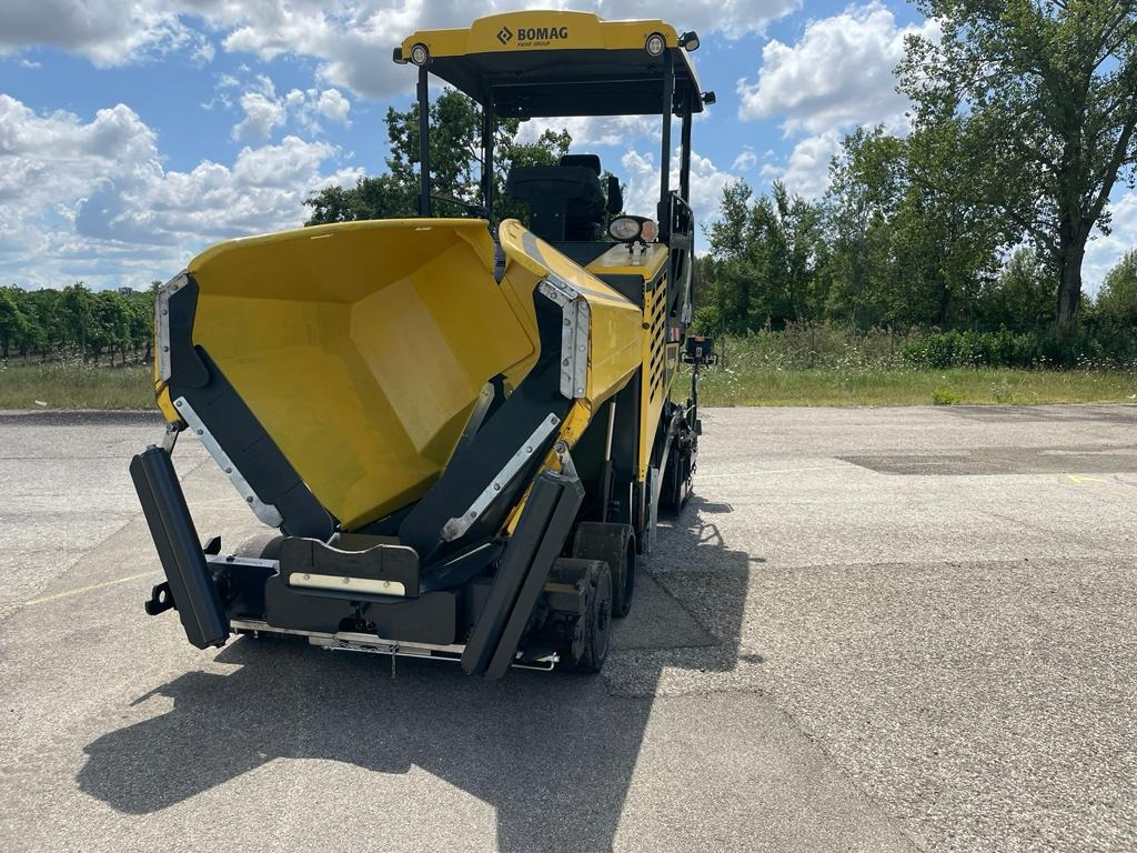 BOMAG IT BF 300 P-2 S340-2 TV Stage IIIb/Tier 4f - Asphalt paver: picture 1 BOMAG IT BF 300 P-2 S340-2 TV Stage IIIb/Tier 4f - Asphalt paver: picture 1