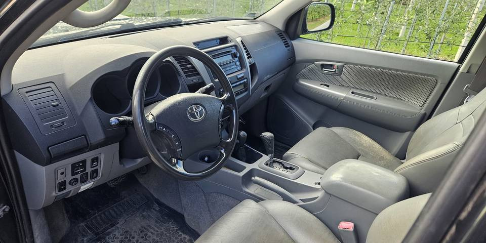 Pickup truck Toyota Hilux 3.0 SR5 automat 4x4: picture 9 Pickup truck Toyota Hilux 3.0 SR5 automat 4x4: picture 9