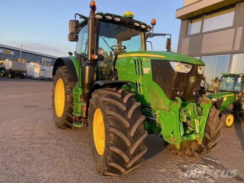 John Deere 6215R - Farm tractor: picture 2 John Deere 6215R - Farm tractor: picture 2