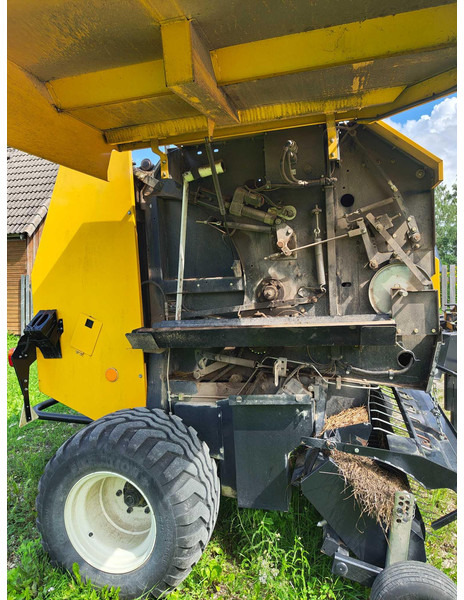 New Holland BR 6090 - Round baler: picture 5 New Holland BR 6090 - Round baler: picture 5