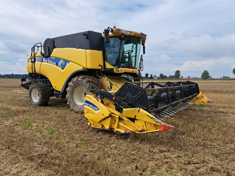 New Holland CX 8080 - Combine harvester: picture 1 New Holland CX 8080 - Combine harvester: picture 1