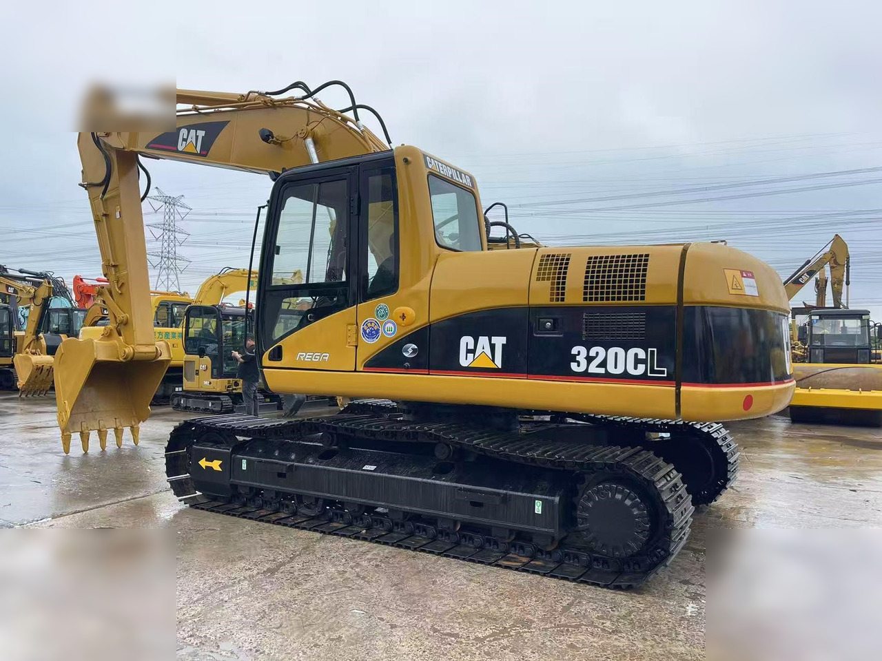 CATERPILLAR 320CL - Crawler excavator: picture 2 CATERPILLAR 320CL - Crawler excavator: picture 2