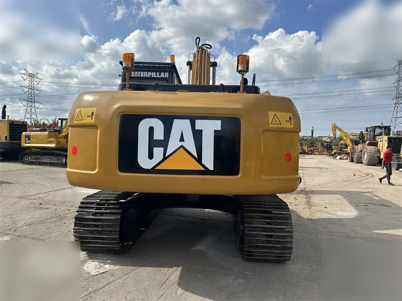 Crawler excavator CATERPILLAR 320D: picture 6