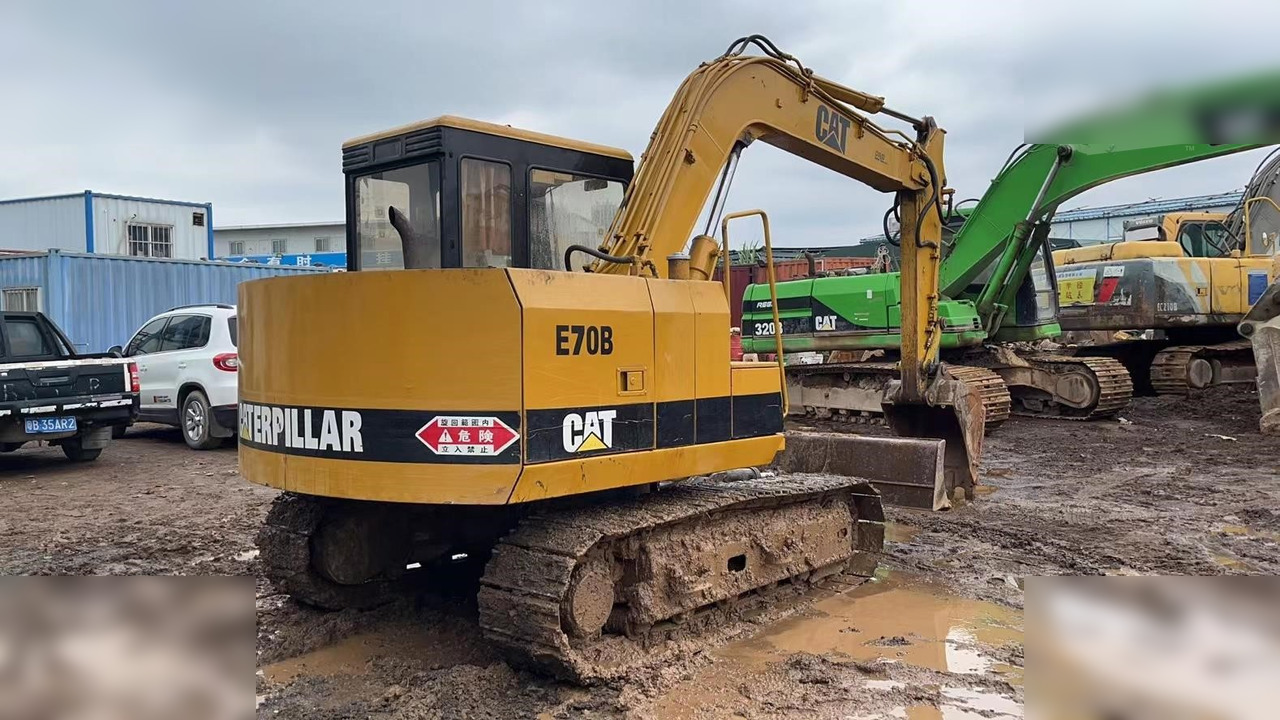 CATERPILLAR E70B - Crawler excavator: picture 3 CATERPILLAR E70B - Crawler excavator: picture 3